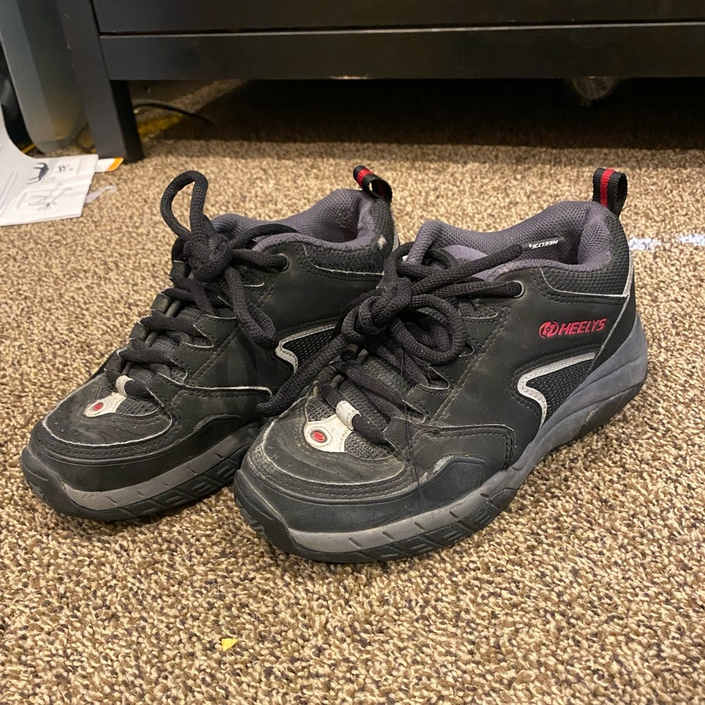 Men’s heelys size 4